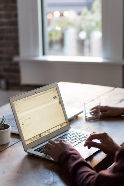 how to set up a popular travel blog