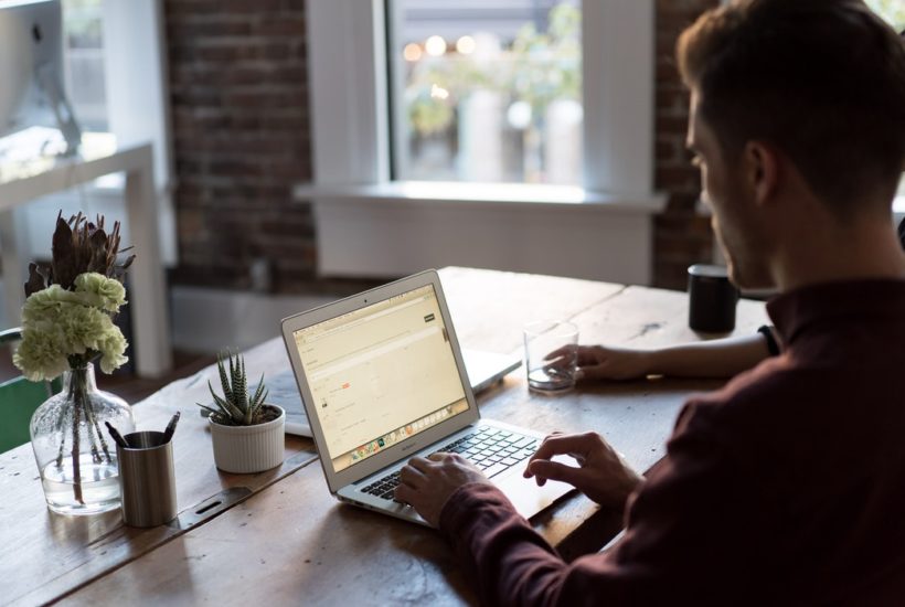 how to set up a popular travel blog