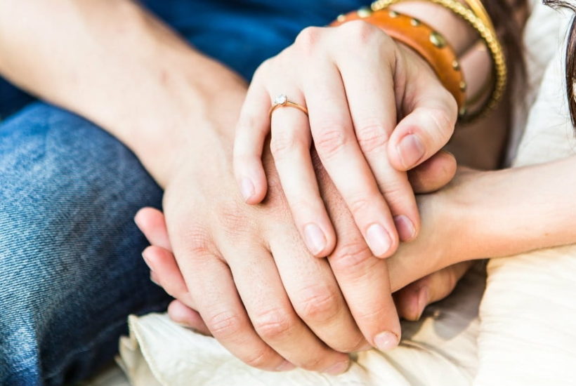 28515 couple praying together1200wtn Flurl 5 habits that will keep your marriage emotionally wealthy