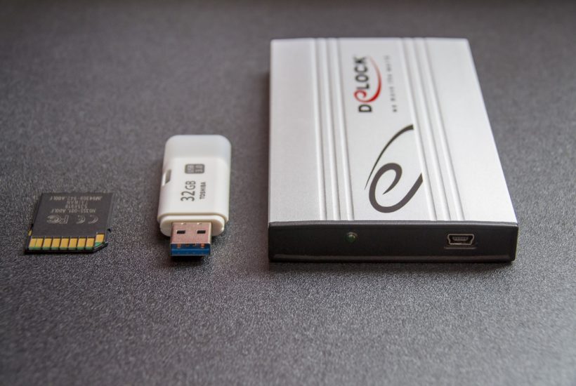 Data bearer 1313000 1920 Flurl diy versus professional data recovery