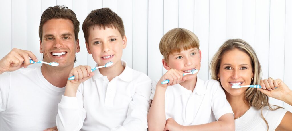 4 ways family dentistry simplifies dental care for parents